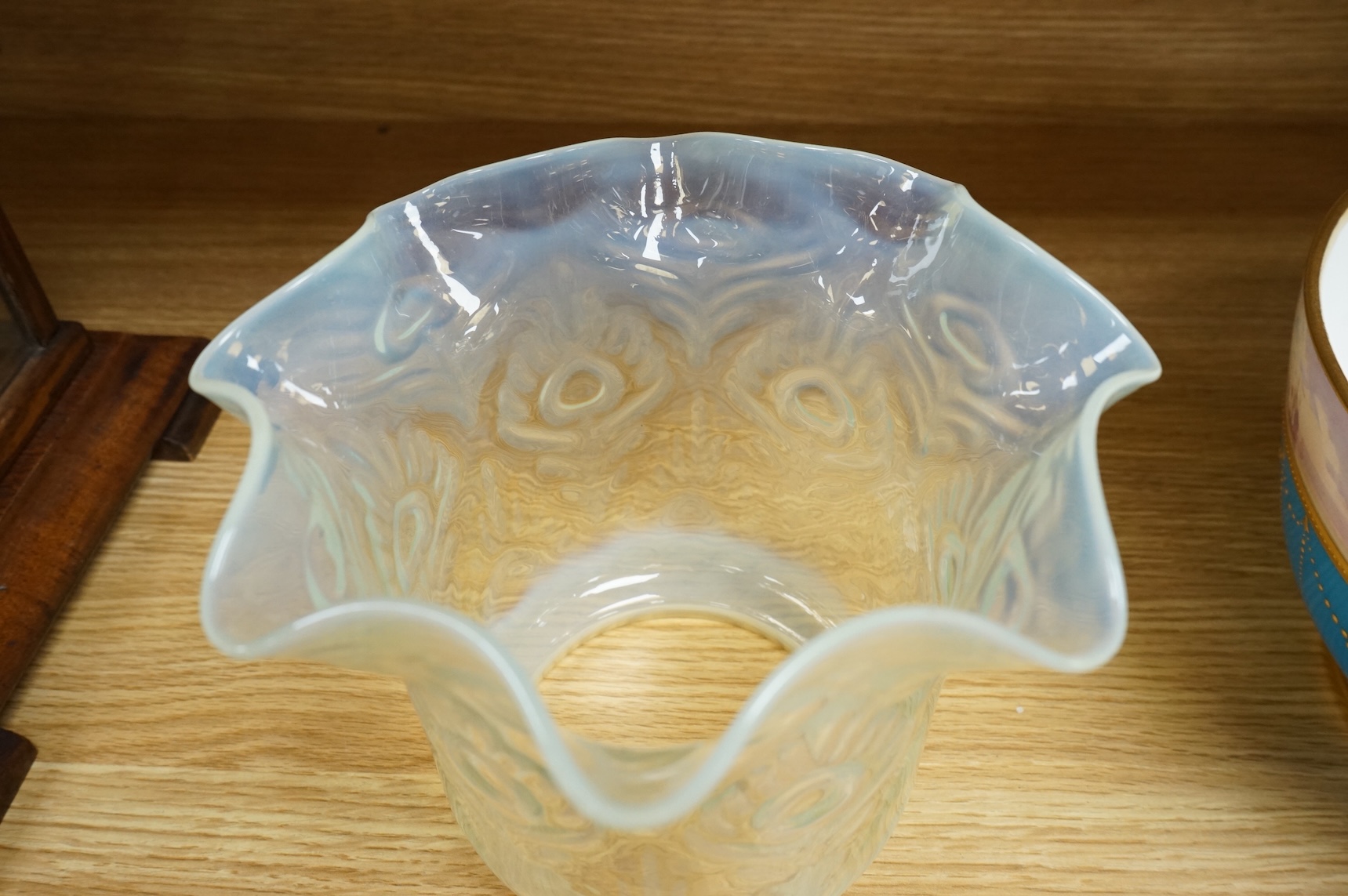 An Art Nouveau Vaseline glass shade, 17cm high